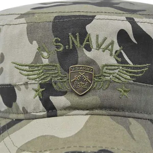Militär-Camo-Cap mit US Naval Stickerei und taktischen Abzeichen in Flachform