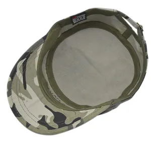 Detailansicht der Jungle Camouflage Militärkappe mit Innenetikett und 100% Baumwoll-Marke