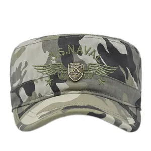 Militärische Flatcap im Tarnmuster mit U.S. NAVAL Stickerei und Metallemblem