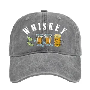 Nahaufnahme der grauen gewaschenen Denim-Basecap mit weißem Whiskey-Schriftzug und Grafik