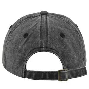 Détail de la casquette vintage délavée vue arrière avec boucle métallique ajustable
