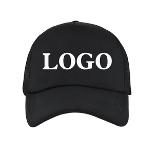 Gorra trucker clásica negra de malla con logo blanco y cierre ajustable trasero