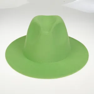 Detailansicht eines limettengrünen Wollhutes in Fedora-Form mit klassisch breiter Krempe
