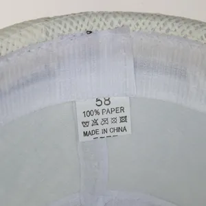 Détail de la bande de propreté intérieure et de l'étiquette 100% papier du chapeau de soleil