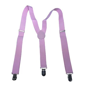Dettaglio di bretelle elastiche a Y lavanda con tre clip in metallo argentato regolabili