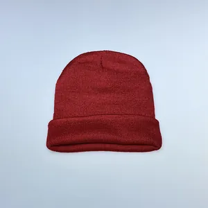Detailed close-up of dark red knitted beanie featuring premium ribbed texture and cuff