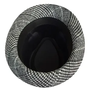 Cappello fedora retrò britannico con motivo pied-de-poule bianco e nero e fascia interna