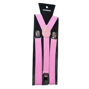 Dettaglio di bretelle rosa elasticizzate a Y con clip in metallo e giunto in pelle