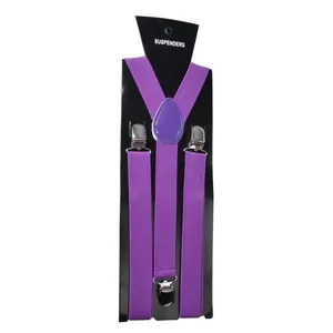Dettaglio di bretelle elastiche viola a Y con clip in metallo e giunto in pelle