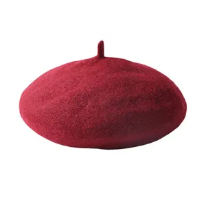 Béret classique en laine épaisse rouge vin avec design de chapeau de peintre épuré