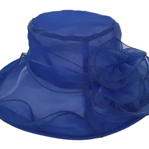 Elegante koningsblauwe organza zonnehoed met brede rand en bloem voor bruiloften