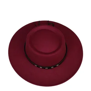 Sombrero boater de lana granate con cinta de estrellas negras y cordón ajustable