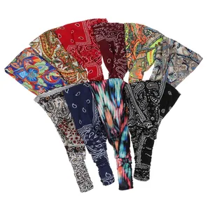 Bandeaux élastiques à motifs paisley et bohèmes en plusieurs couleurs sur fond blanc