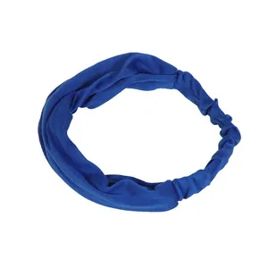 Dettaglio fascia per yoga blu scuro con elastico posteriore plissettato per comfort