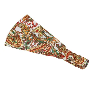 Détail du bandeau de yoga large à imprimé paisley bohème avec bande élastique