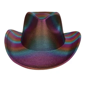 Detailansicht der schillernden Regenbogen-Oberfläche und Textur dieses Cowboy-Partyhutes