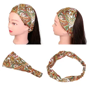Détail du bandeau de yoga paisley avec élastique et motif imprimé bohème
