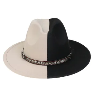 Détail d'un chapeau fedora bicolore avec bande tissée ethnique et rivets métalliques