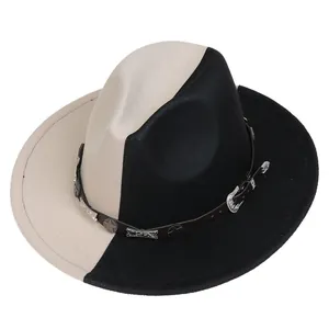 Détail du chapeau fedora bicolore avec bande étoilée et boucle de style western