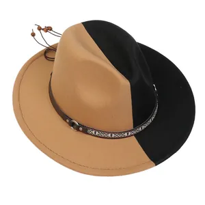 Gros plan d'un chapeau bicolore kaki et noir avec ruban ethnique et boucle en métal