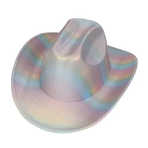 Makroaufnahme der holografischen Regenbogen-Cowboyhut mit glatter Textur und Laser-Effekt