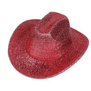Vue détaillée de la texture du chapeau de cowboy à paillettes rouges pour les fêtes