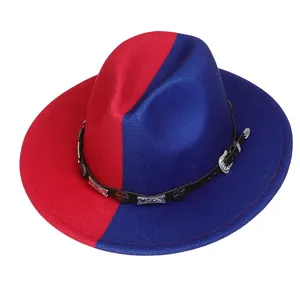 Détail d'un chapeau fedora bicolore en laine avec bande en cuir noir et étoiles argentées