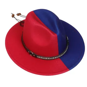 Détail d'un chapeau fedora rouge et bleu avec bande tressée, rivets et perles en bois