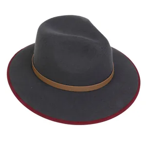 Dettaglio cappello in feltro grigio scuro con fascia in cuoio marrone e bordo bordeaux