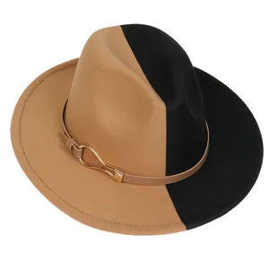 Détail du chapeau fedora en laine bicolore avec bande cuir et boucle dorée