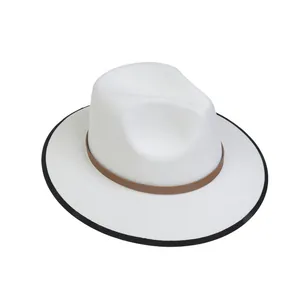 Dettaglio del cappello fedora bianco con fascia in cuoio marrone e bordo nero in feltro
