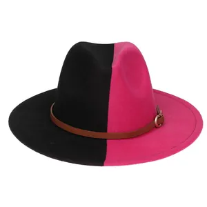 Détail du chapeau fedora bicolore noir et magenta avec ruban cuir et boucle métallique