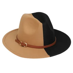 Détail du chapeau fedora en laine bicolore kaki et noir avec ceinture en cuir et boucle