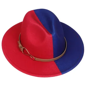 Détail d'un chapeau fedora bicolore rouge et bleu avec une sangle en cuir marron