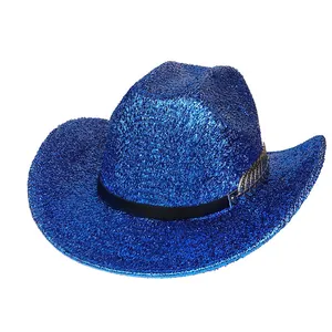 Chapeau de cowboy bleu roi à paillettes avec plume argentée et bord large