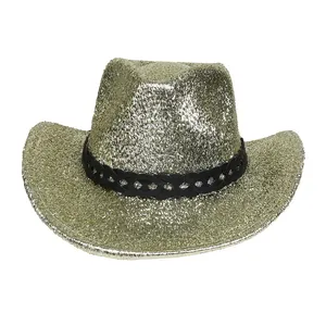 Vue détaillée du chapeau de cowboy à paillettes dorées avec texture scintillante et ruban