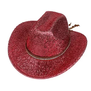 Chapeau de cowboy rouge à paillettes avec bandeau strass et mentonnière à perles