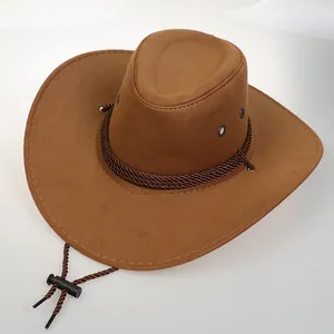 Dettaglio cappello da cowboy in finta pelle scamosciata con fascia intrecciata e laccio