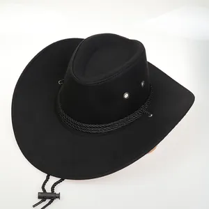 Dettaglio di cappello da cowboy nero con fori di aerazione e sottogola regolabile