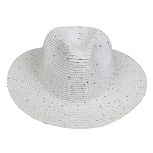 Elegante cappello di paglia bianco con paillettes dorate per vacanze estive in spiaggia