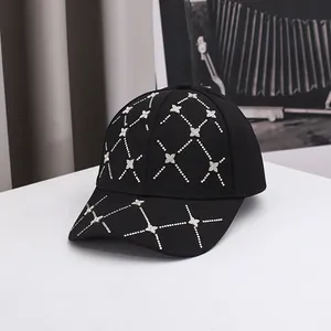 Casquette de baseball hip-hop noire avec motif de grille en strass argentés étincelants