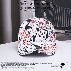 Détail de la casquette de baseball à motif de cartes avec guide de taille 57-58cm