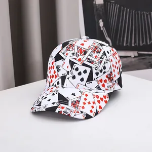 Casquette de baseball blanche tendance avec imprimé cartes à jouer et visière courbée