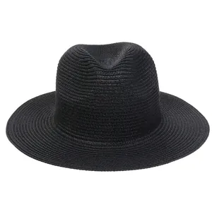 Klassischer schwarzer Strohhut mit breiter Krempe und Krone für Sommer und Strand