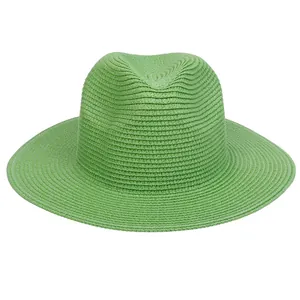 Faltbarer Panama-Strohhut in leuchtendem Grün für Strandschutz und sommerlichen Stil