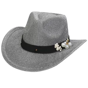 Cappello da cowboy glitter argento con tesa larga, nastro nero, perle e fiori