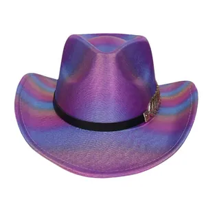 Cappello da cowboy sfumato viola e blu con ciondolo a forma di piuma dorata