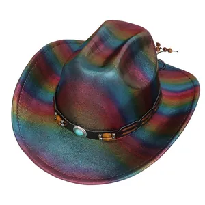 Dettaglio cappello da cowboy con finitura metallica cangiante e fascia in pietra turchese