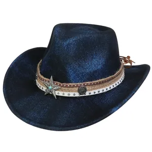 Detail eines dunkelblauen Cowboyhutes mit dekorativem Silberstern und Türkisperle