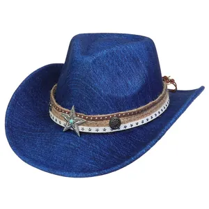 Detailansicht hellblauer Cowboyhut mit geflochtenen Sternbändern und Silberstern-Abzeichen